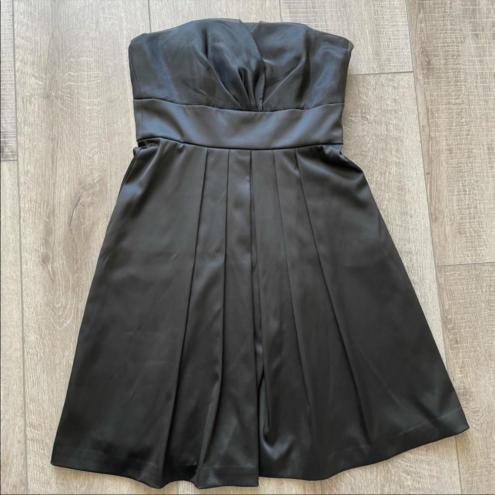 White House Black Market Strapless Tulle-Detailed Dress in Black Size 2